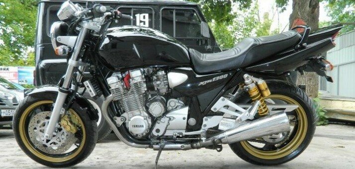 YAMAHA XJR1300 YAMAHA XJR1300
